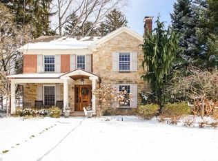 71 S Franklin St, Chagrin Falls, OH 44022