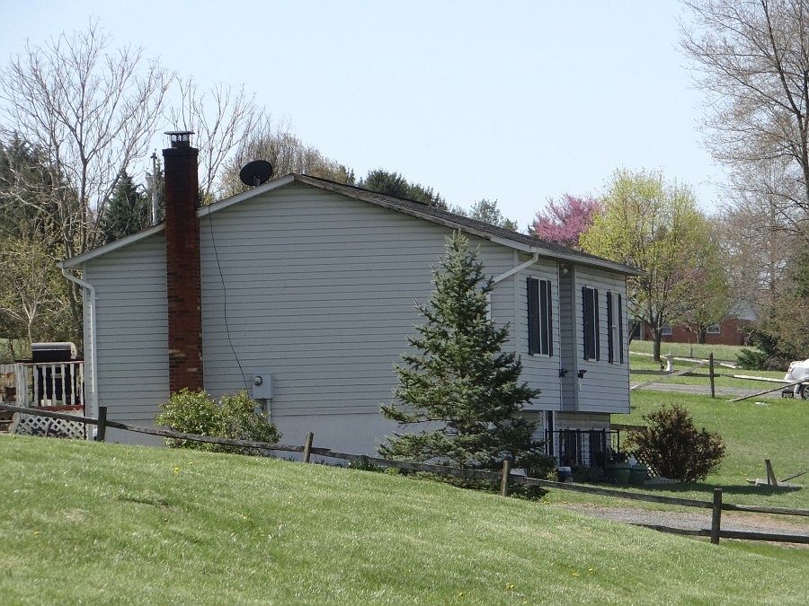 2nd image of 323 High View Dr