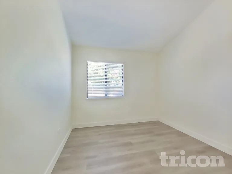 25854 Harriet Ave — Photo 10