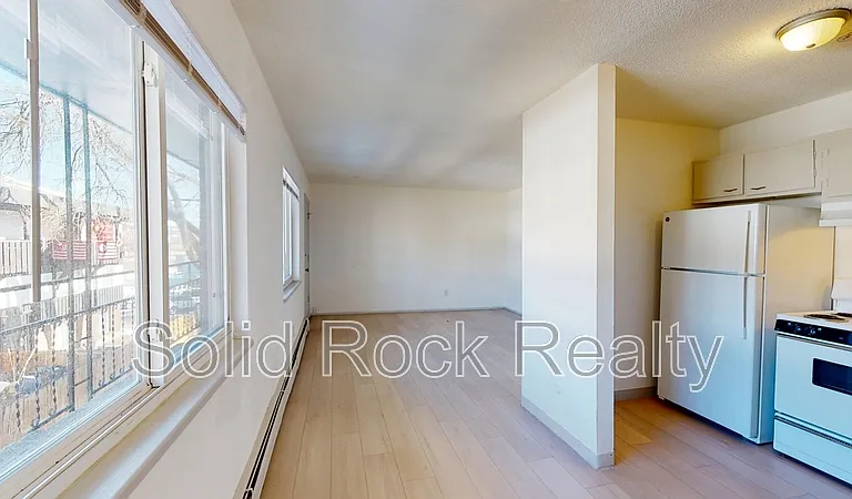 1411 S Corona Ave #9 — Photo 4