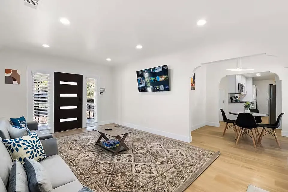 3 bed, 1147 sqft, $4,000 — Photo 3