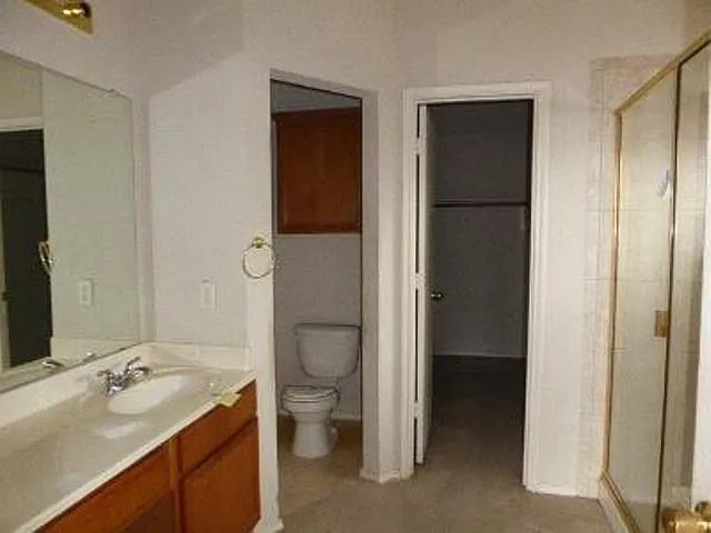 3 bed, 2082 sqft, $2,200 — Photo 3