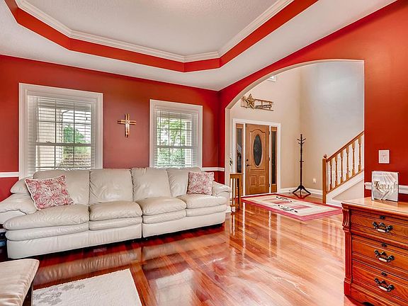 5th image of 372 Buena Vista Dr