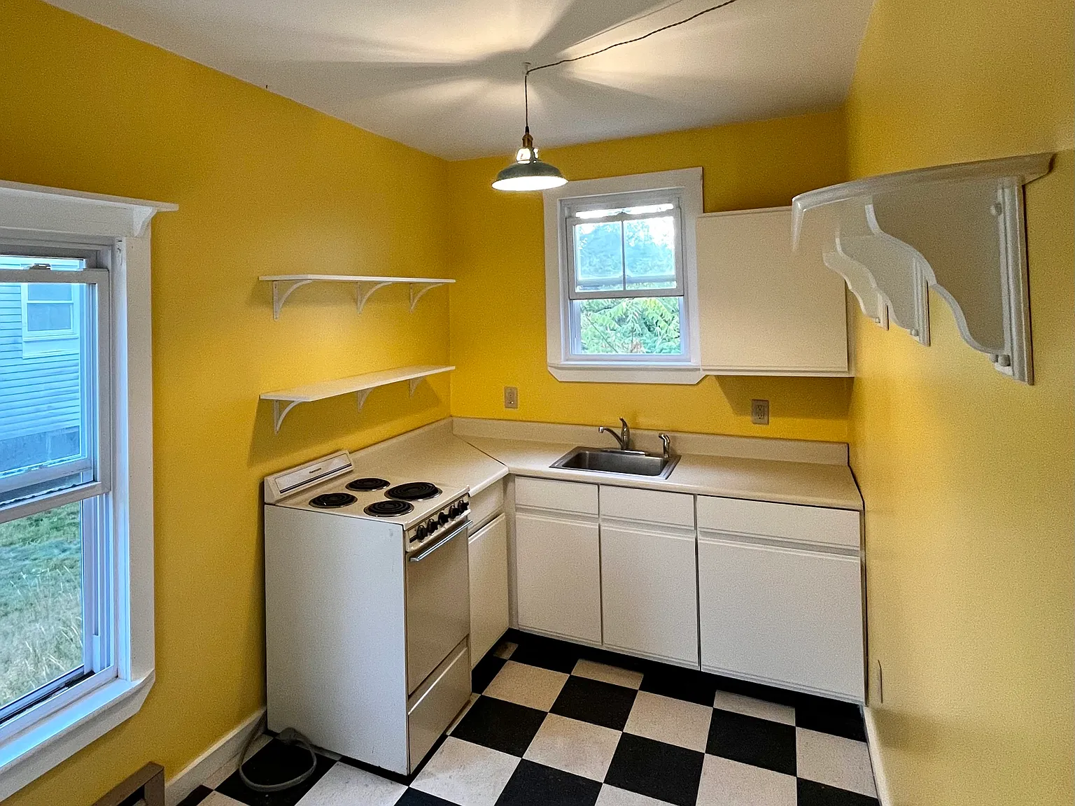 2 bed, 750 sqft, $2,200 — Photo 1