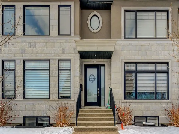 2105 17th St E, Calgary, AB T2M 3S5