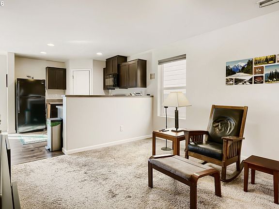 5th image of 876 S View Dr