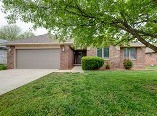 2855 S Pinehurst Ave, Springfield, MO 65807