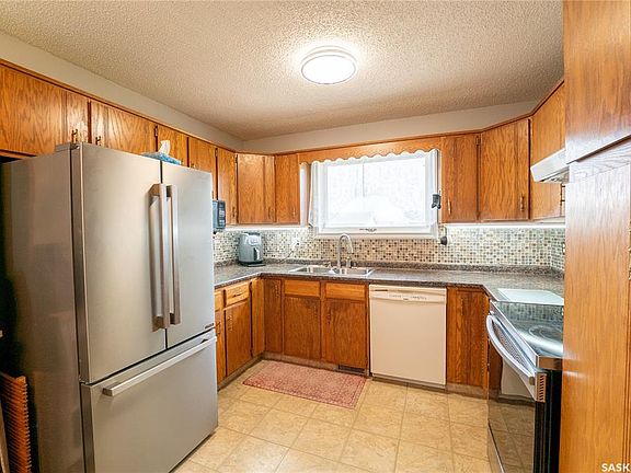 3rd image of 406 WALTER SCOTT AVENUE
