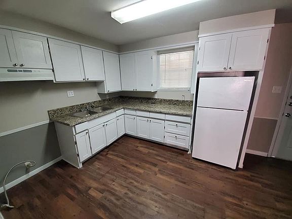 4th image of 3430 Sockwell Blvd #36