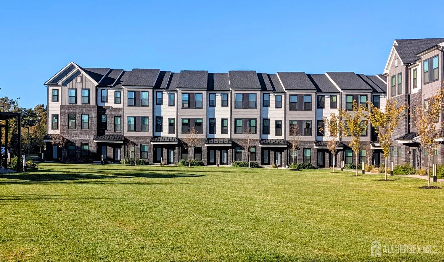 2 bed, 2.0 bath, 1004 sqft, $3,195 — Photo 3