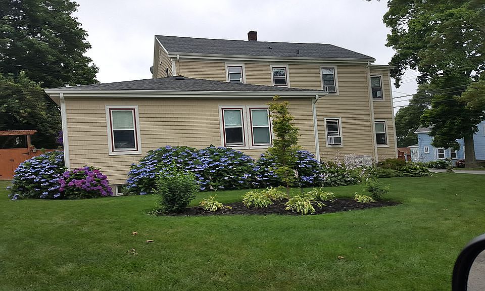 Side Yard in Bloom