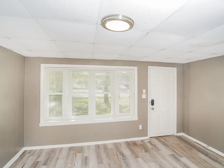337949_019_living_room_13099170.jpg