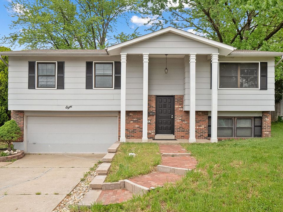 1st image of 8 Gray Brooke Ln