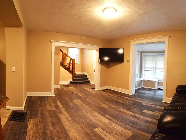 61 Leroy St — Photo 3