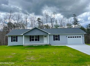 3133 Manhato Rd, Crossville, TN 38572