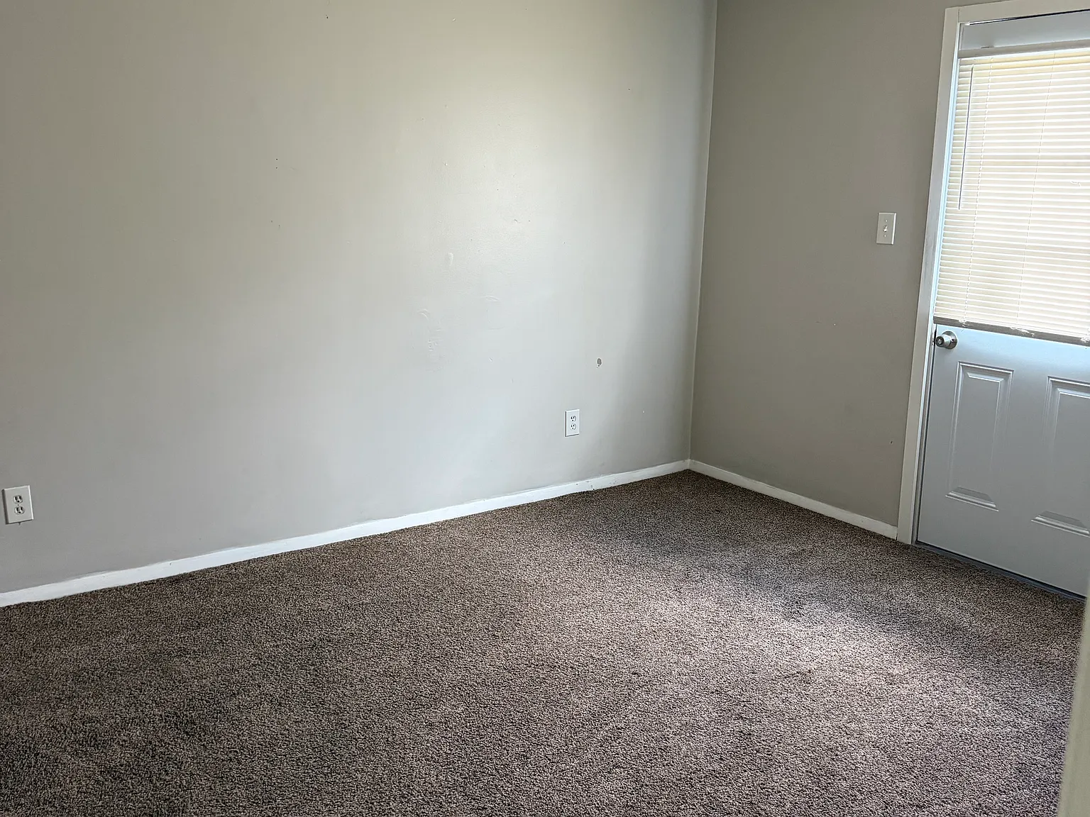 2 bed, 890 sqft, $950 — Photo 3