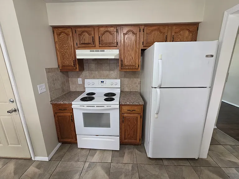 1531 Eaton Dr — Photo 7