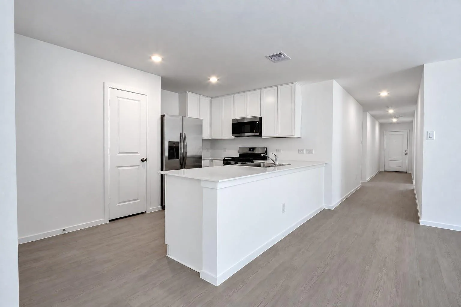 4 bed, 2.0 bath, 1667 sqft, $1,875 — Photo 2