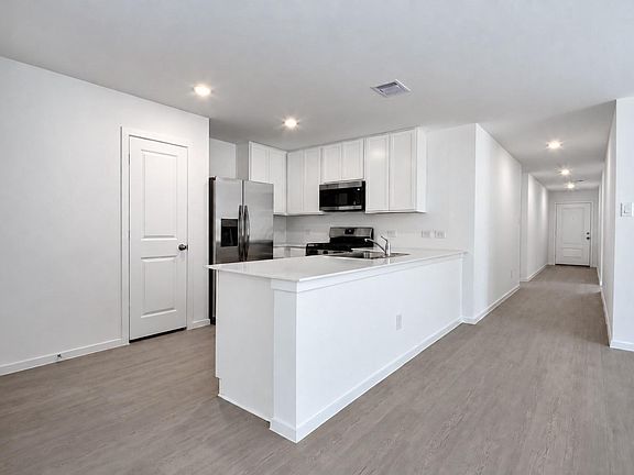 2nd image of 15745 Plum Brook Dr