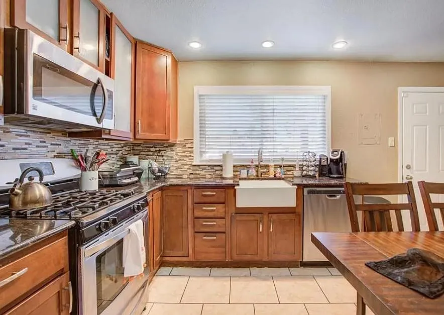 5 bed, 2150 sqft, $2,000 — Photo 4