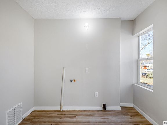 5th image of 4502 Spring St