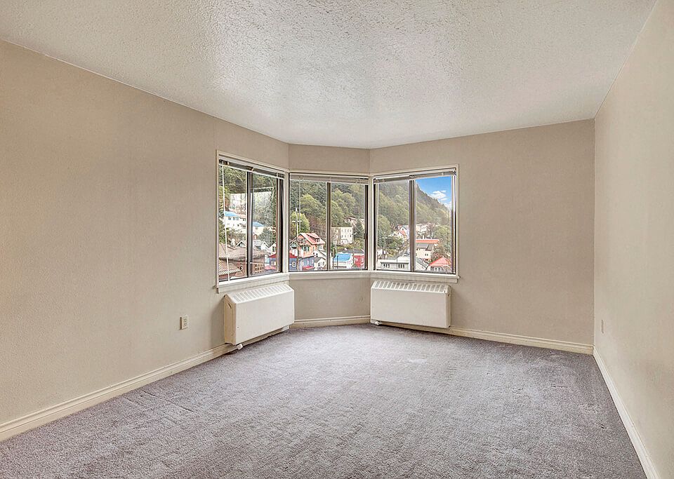 Mendenhall Tower Apartments - Living Room