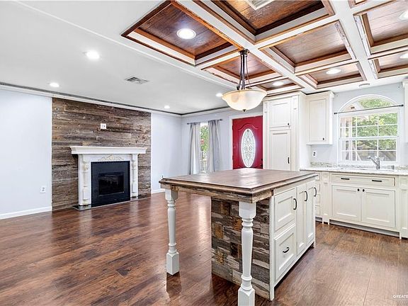 5th image of 216 N Viento Dorado St