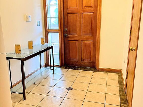 4th image of 215 NE 18th Ave #215