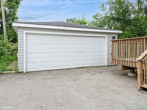 3rd image of 215 Glenwood Dr