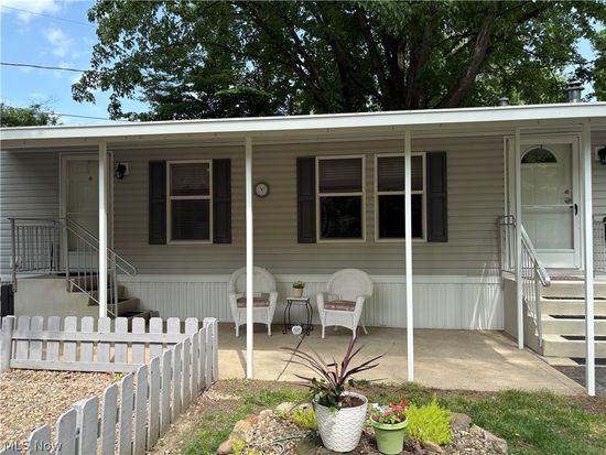 195 Spruce Ln, Mentor, OH 44060