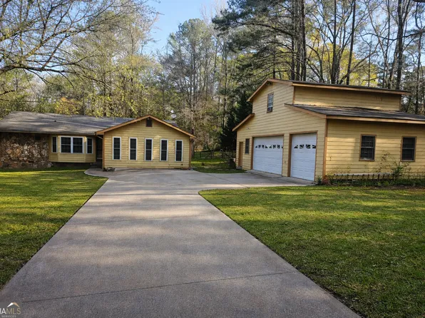 30 Price Dr W, Locust Grove, GA 30248