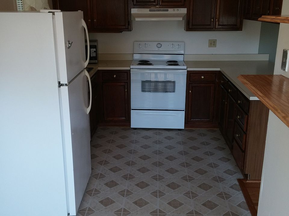 Eat-in kitchen