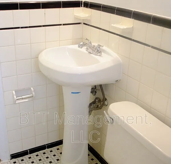 8405 Greenwood Ave #3 — Photo 30