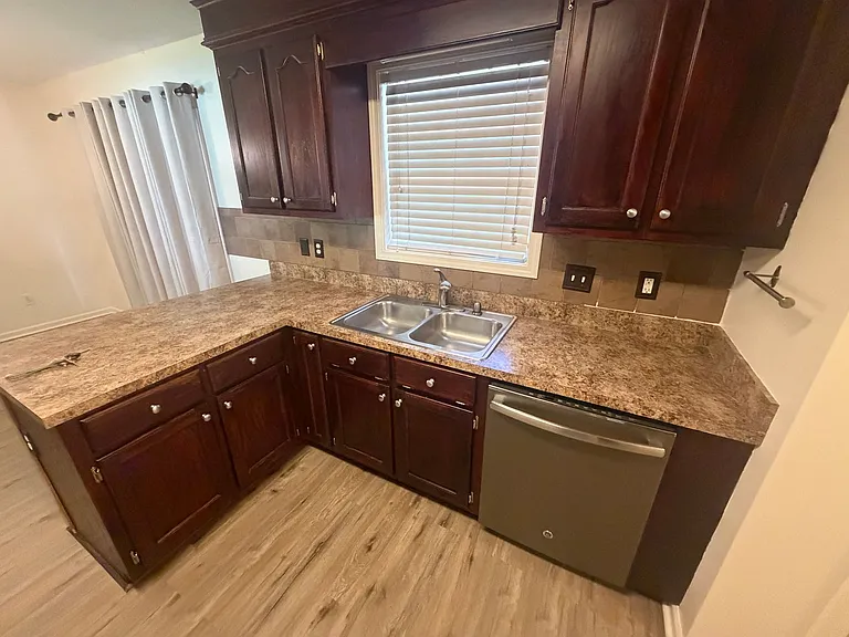 3290 Valencia Dr — Photo 12