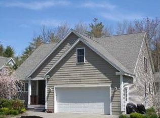 50 Vineyard Dr, Stratham, NH 03885