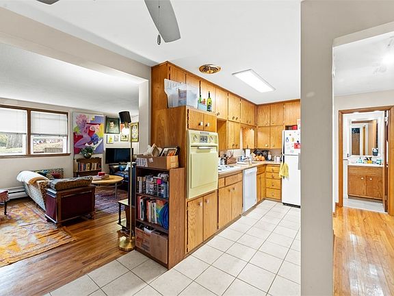 3rd image of 4220 Ingersoll Ave #201