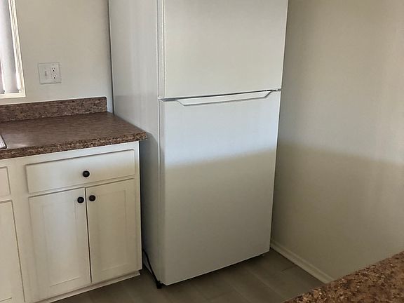 4th image of 800 Sunjoy Dr #27