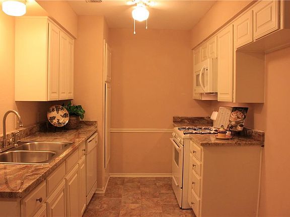 2nd image of 2417 Jewell Dr