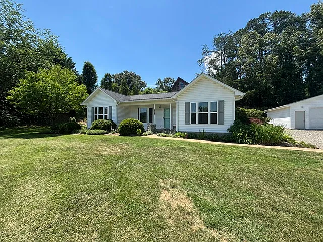 142 Reems Creek Rd — Photo 4