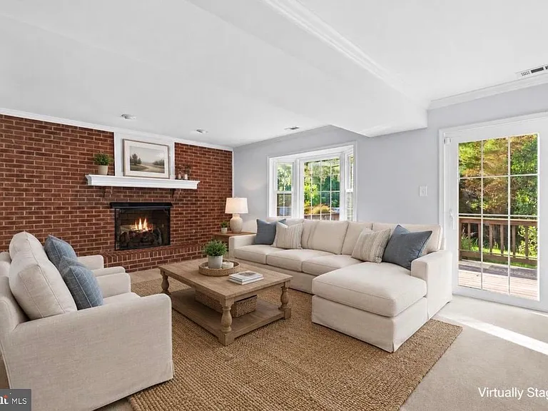 25 Whittingham Cir — Photo 13