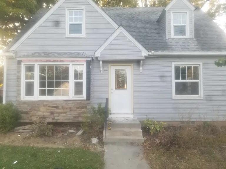 EXTERIOR FRONT CLOSEUP