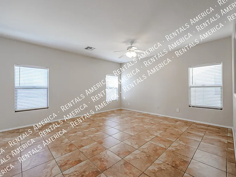 910 S 118th Ln — Photo 6