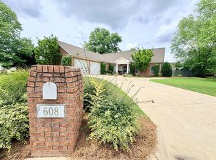 608 Jamestown Blvd, Dothan, AL 36301