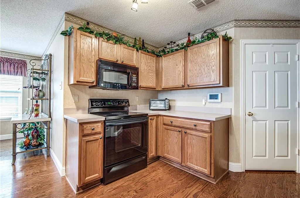 3 bed, 1743 sqft, $2,100 — Photo 4