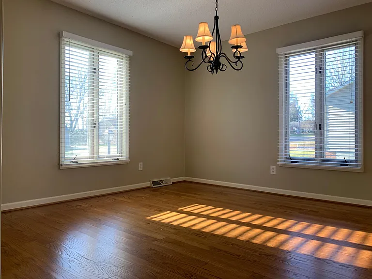 921 Glenshannon Rd — Photo 10