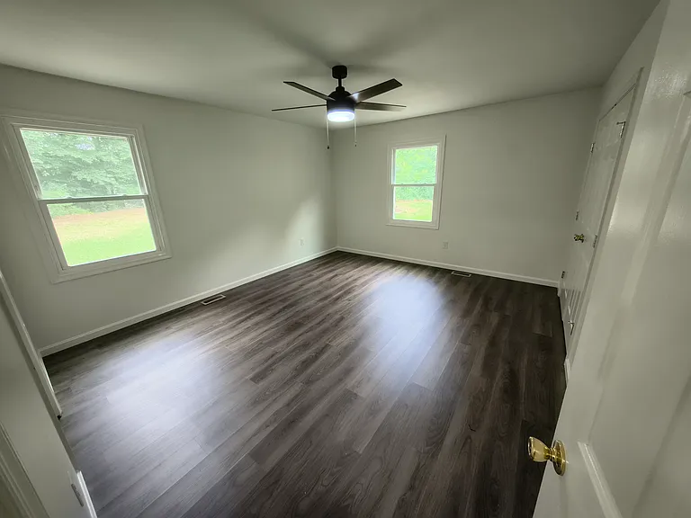 Master bedroom - downstairs