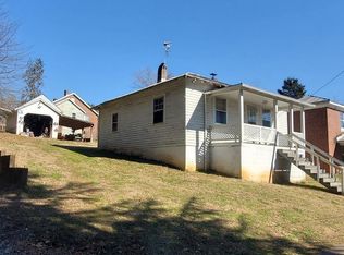 90 Elm St, Bassett, VA 24055