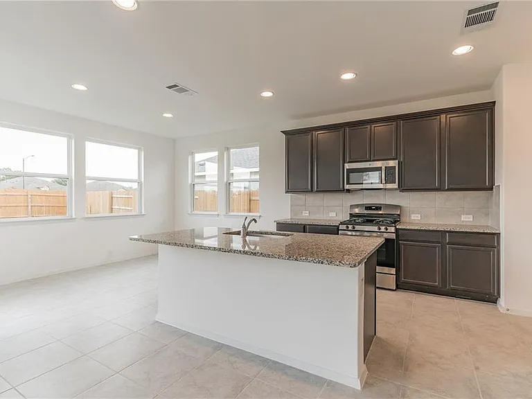 233 Trailside Ln — Photo 6