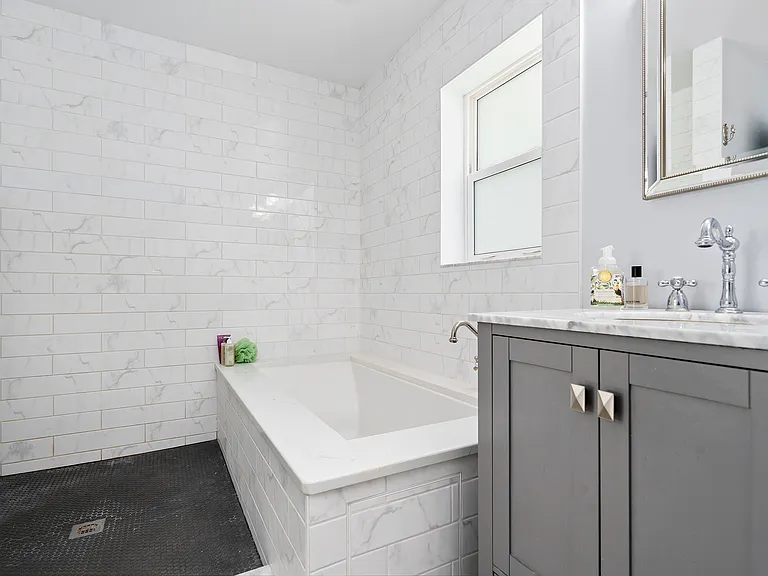 330 N Tessier Dr — Photo 38