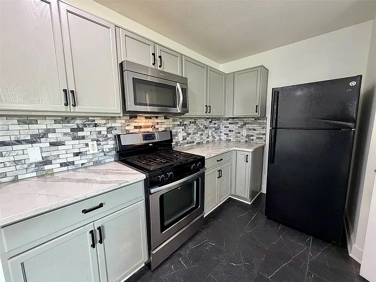 804 Tapestry Cv — Photo 8